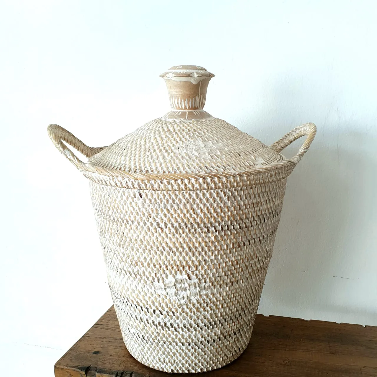 Rubbish Bin Woven Rattan With Flower Shaped Top Handle