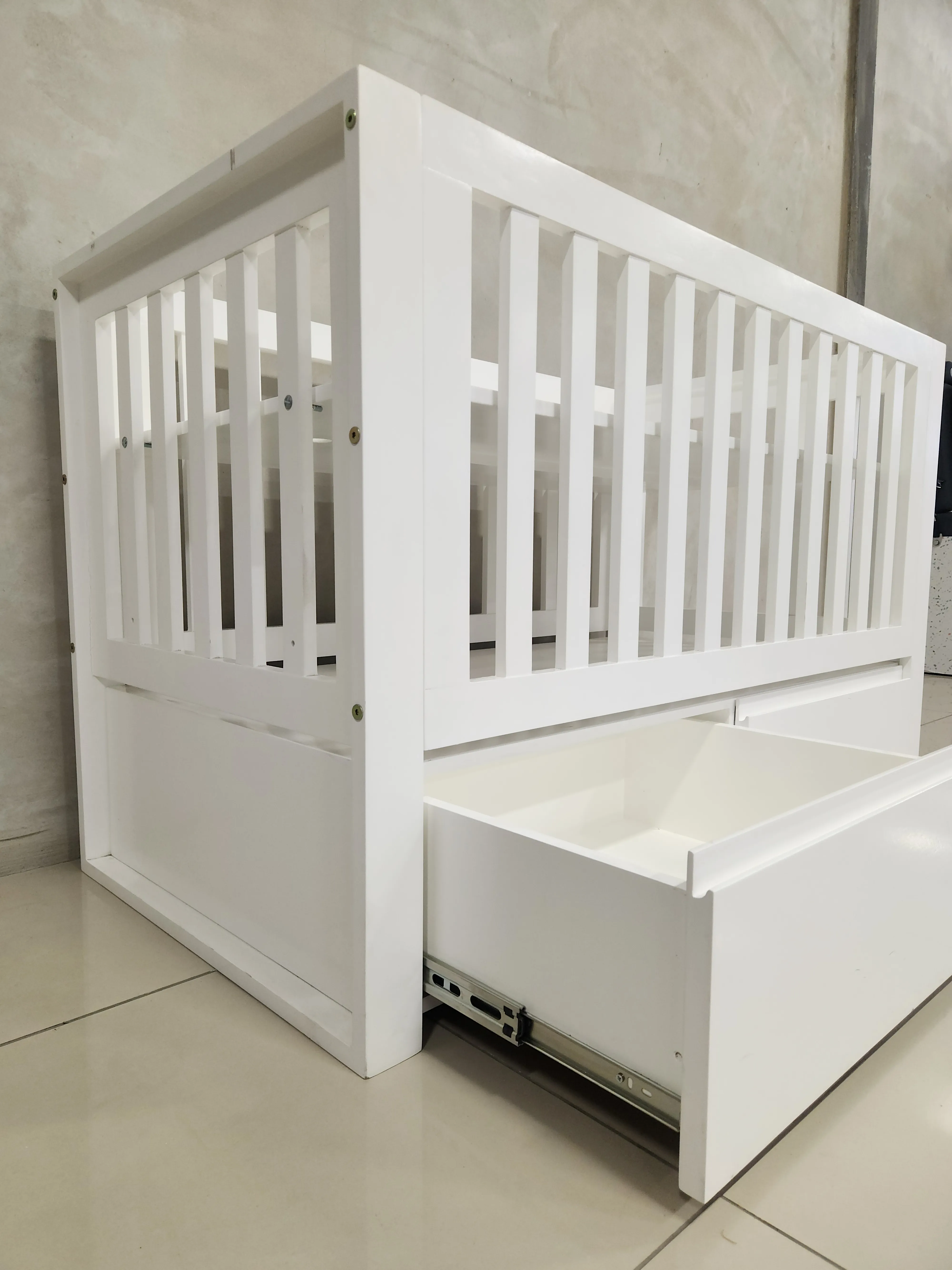 Square frame cot in White