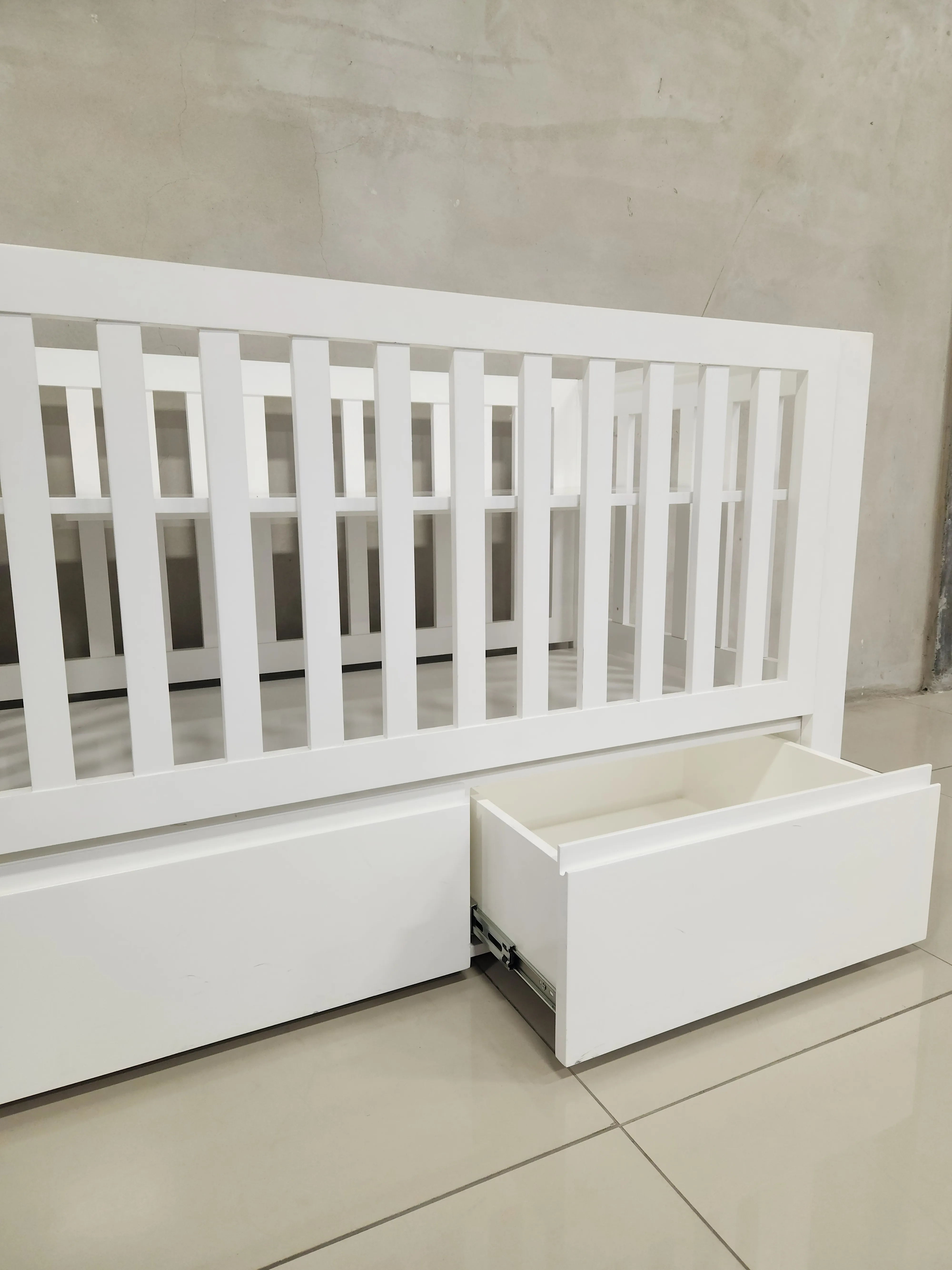 Square frame cot in White