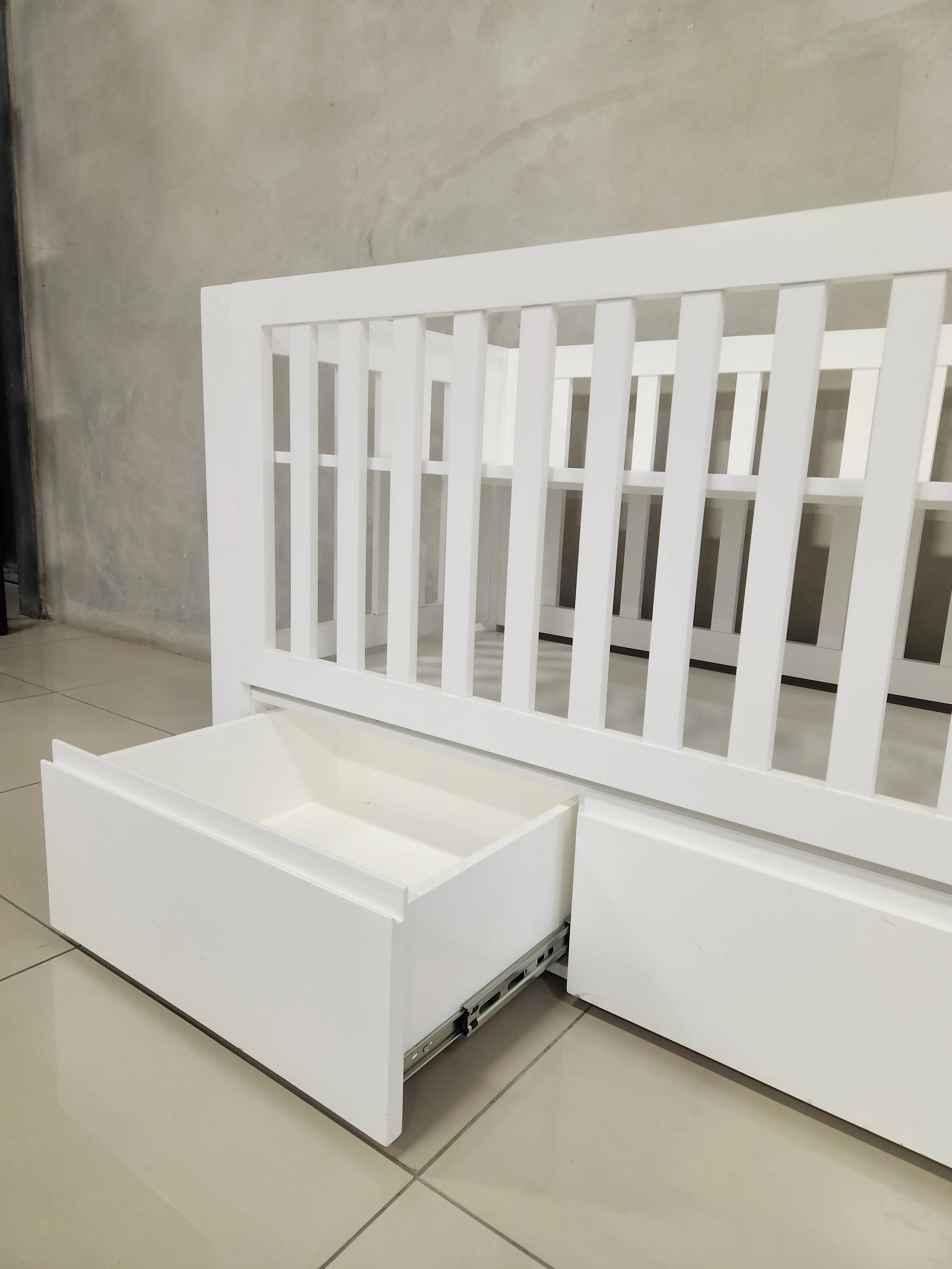 Square frame cot in White