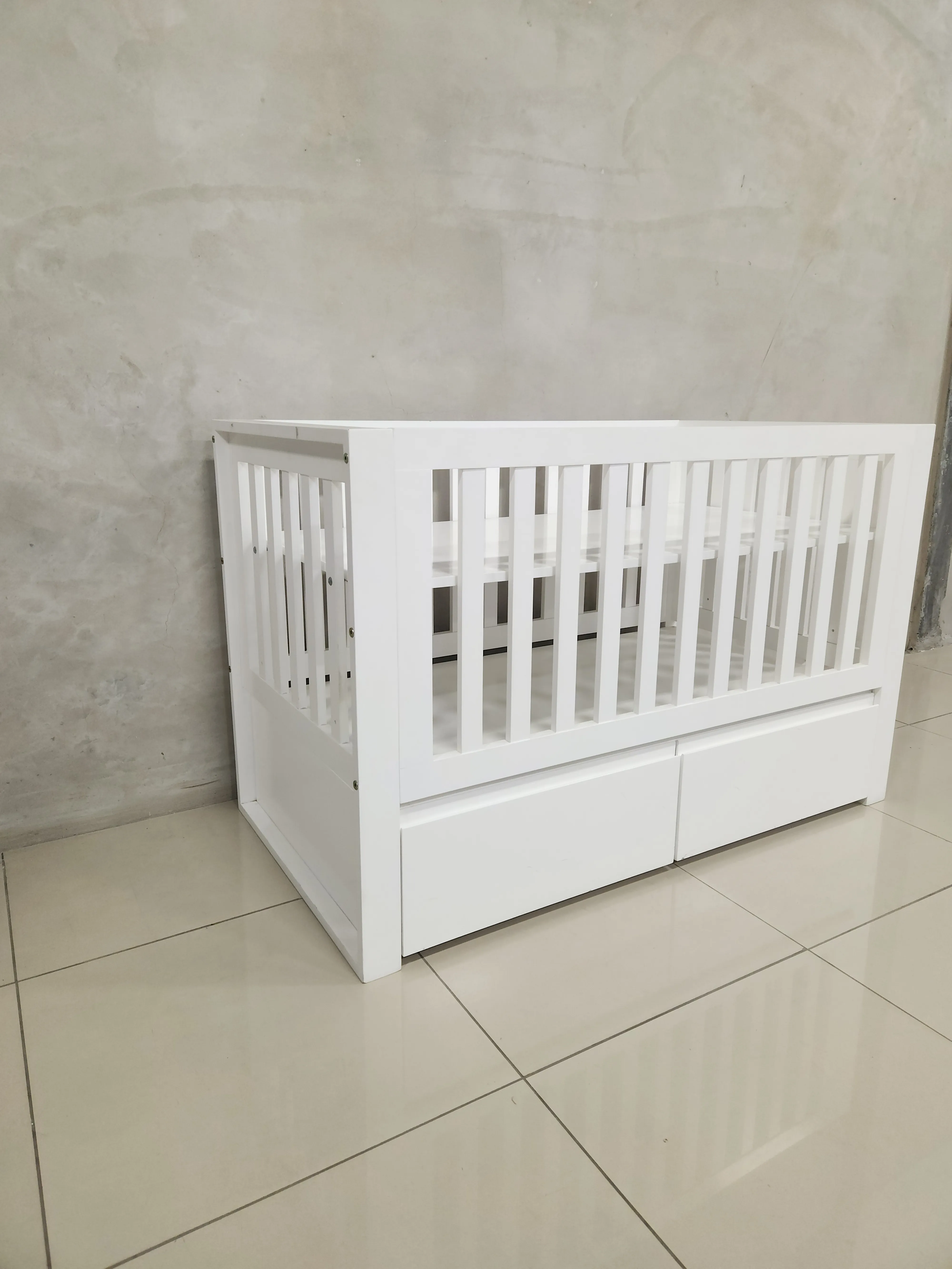 Square frame cot in White