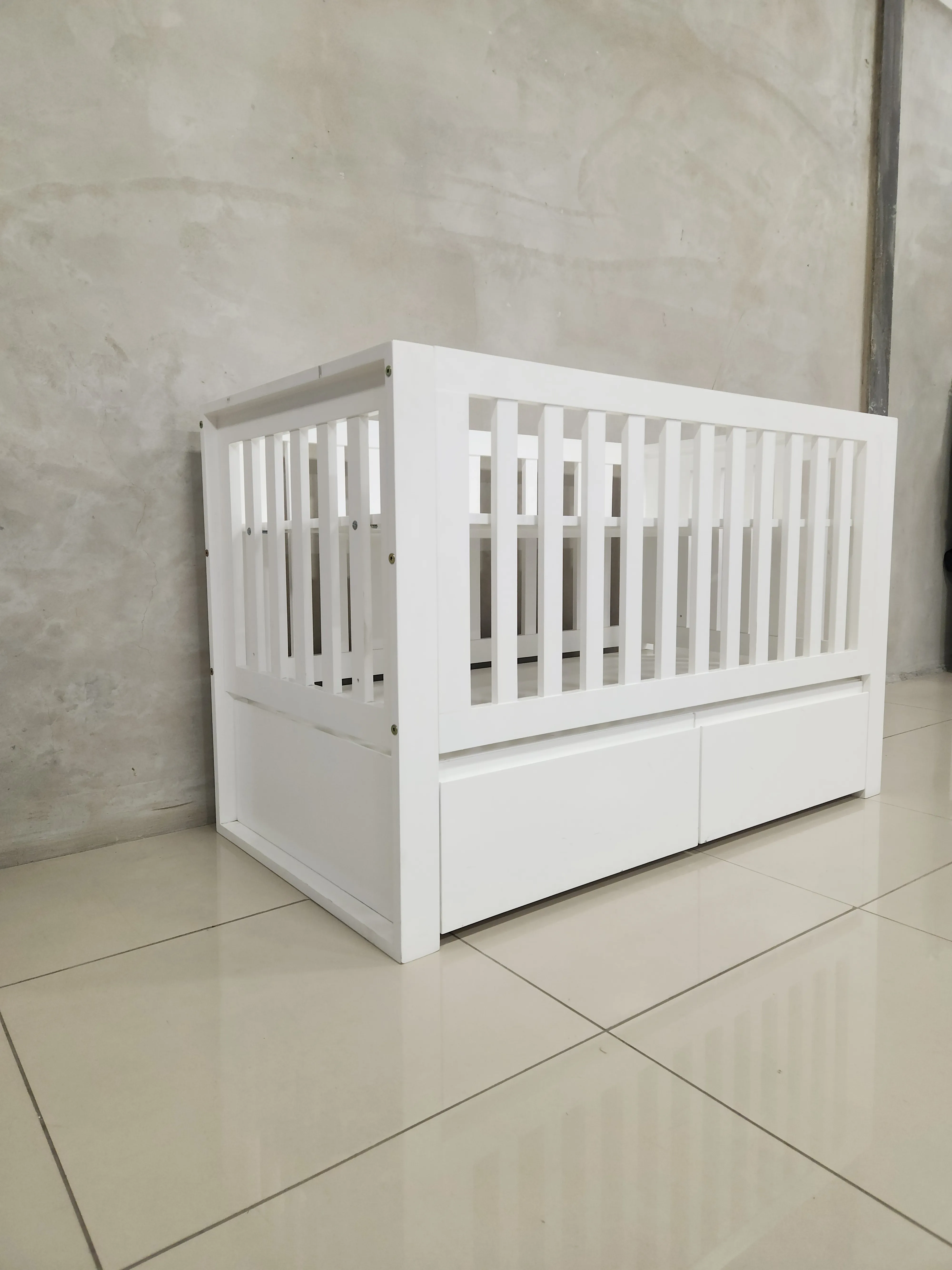 Square frame cot in White